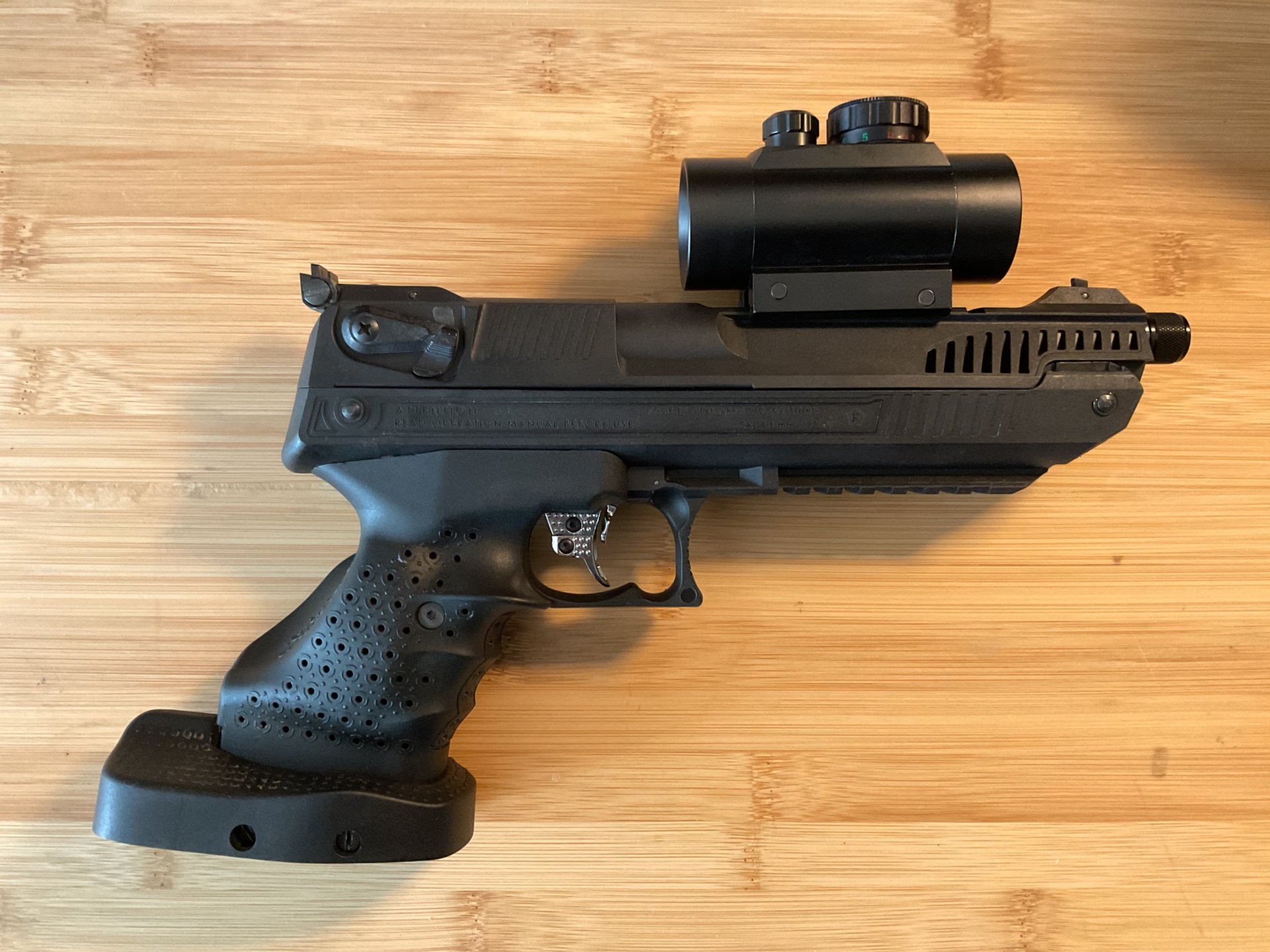 Zoraki HP-01-2 mit Schalldämpferadapter und Red Dot – Bild 2