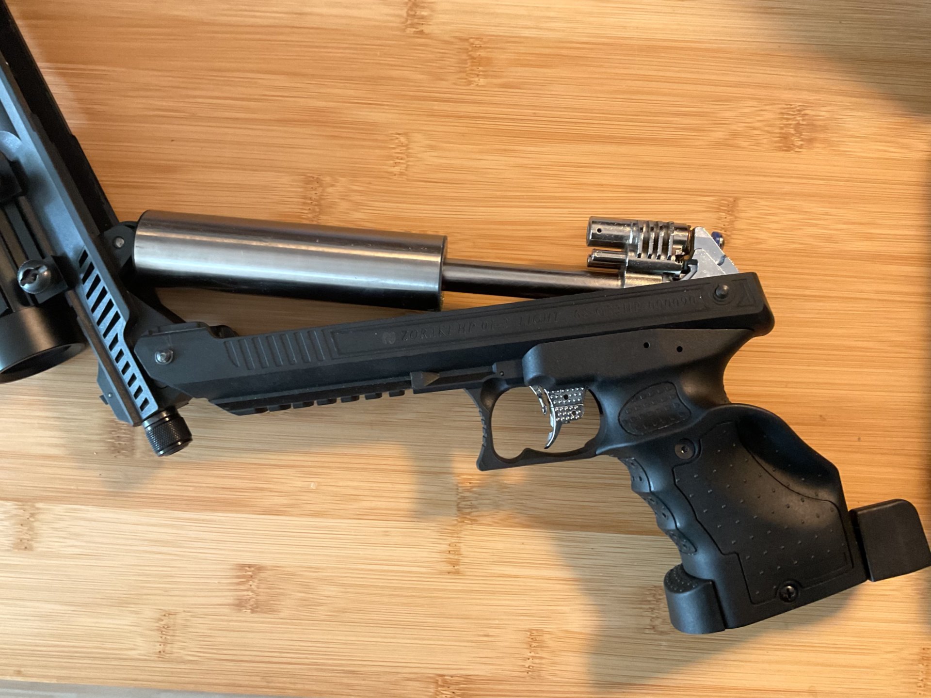 Zoraki HP-01-2 mit Schalldämpferadapter und Red Dot – Bild 3