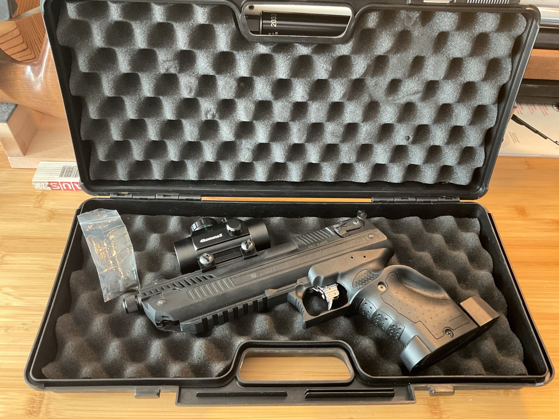 Zoraki HP-01-2 mit Schalldämpferadapter und Red Dot – Bild 4