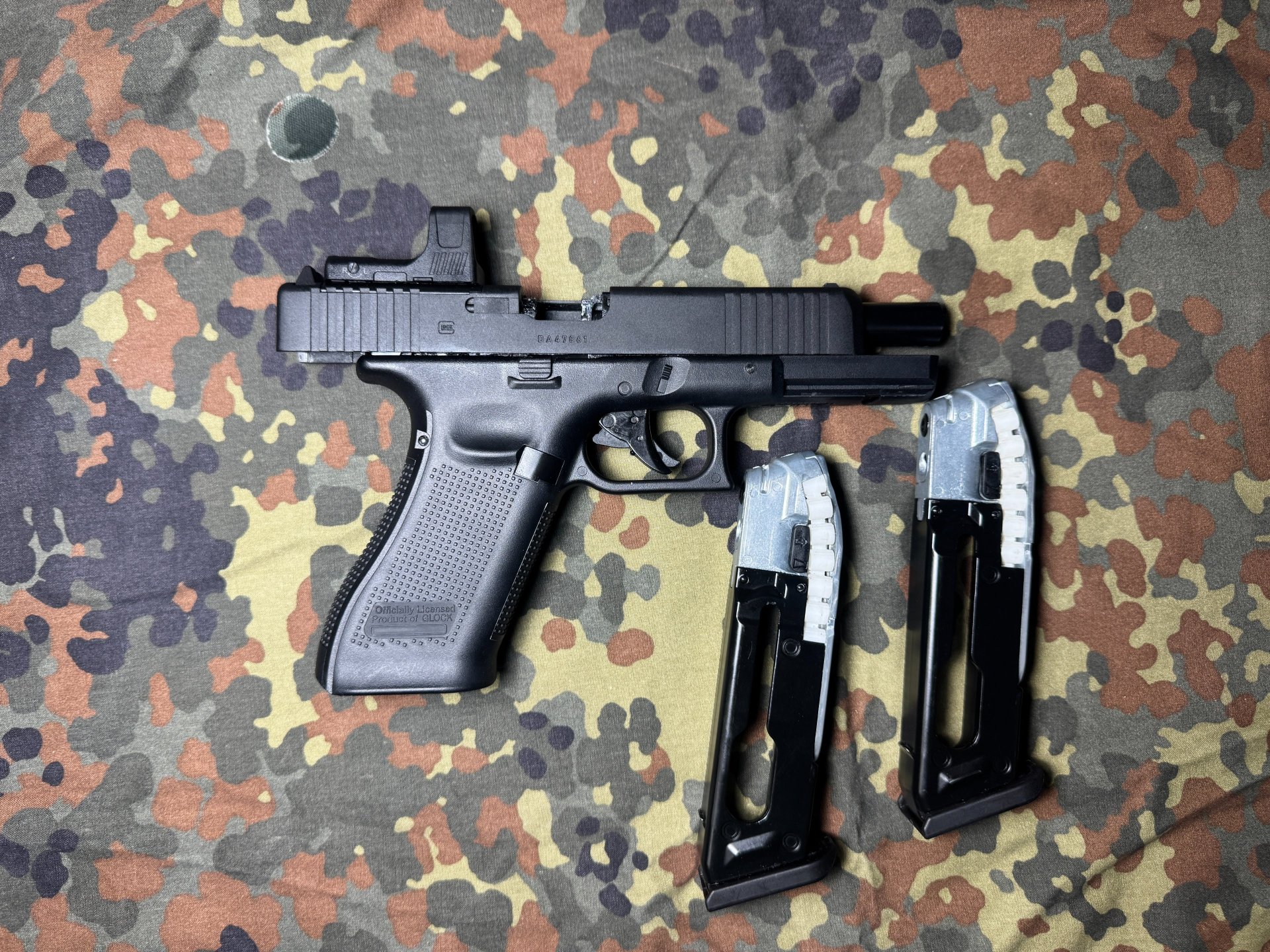 GLOCK 17 Gen5 MOS CO2-Luftpistole 4,5 mm Diabolo – Blowback, Kettenmagazin Red Dot & extras – Bild 2