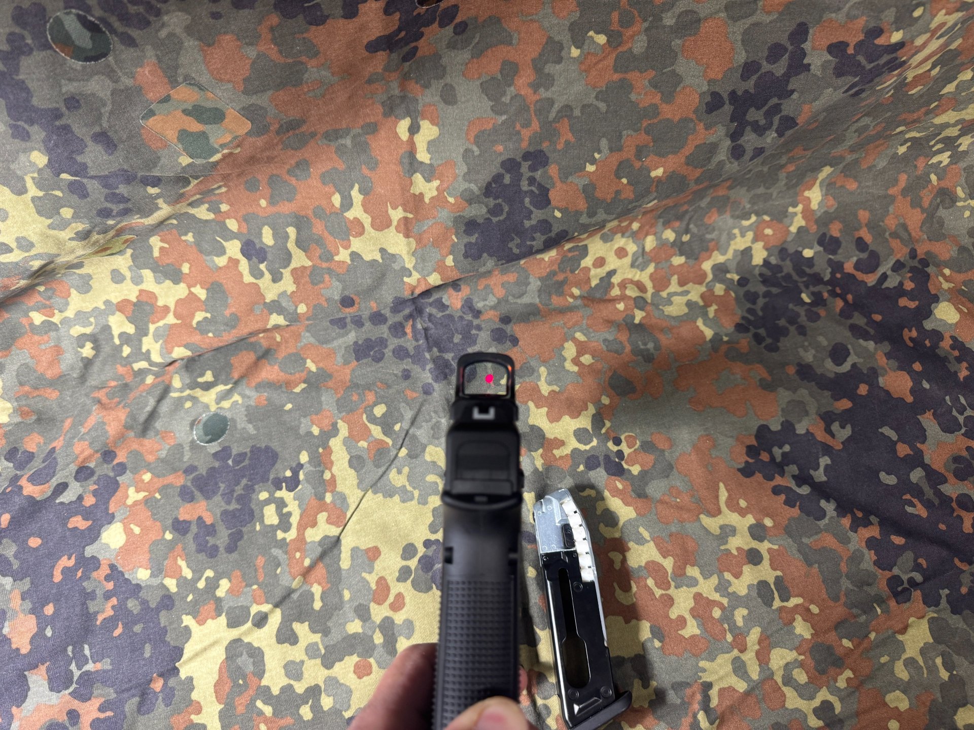 GLOCK 17 Gen5 MOS CO2-Luftpistole 4,5 mm Diabolo – Blowback, Kettenmagazin Red Dot & extras – Bild 3