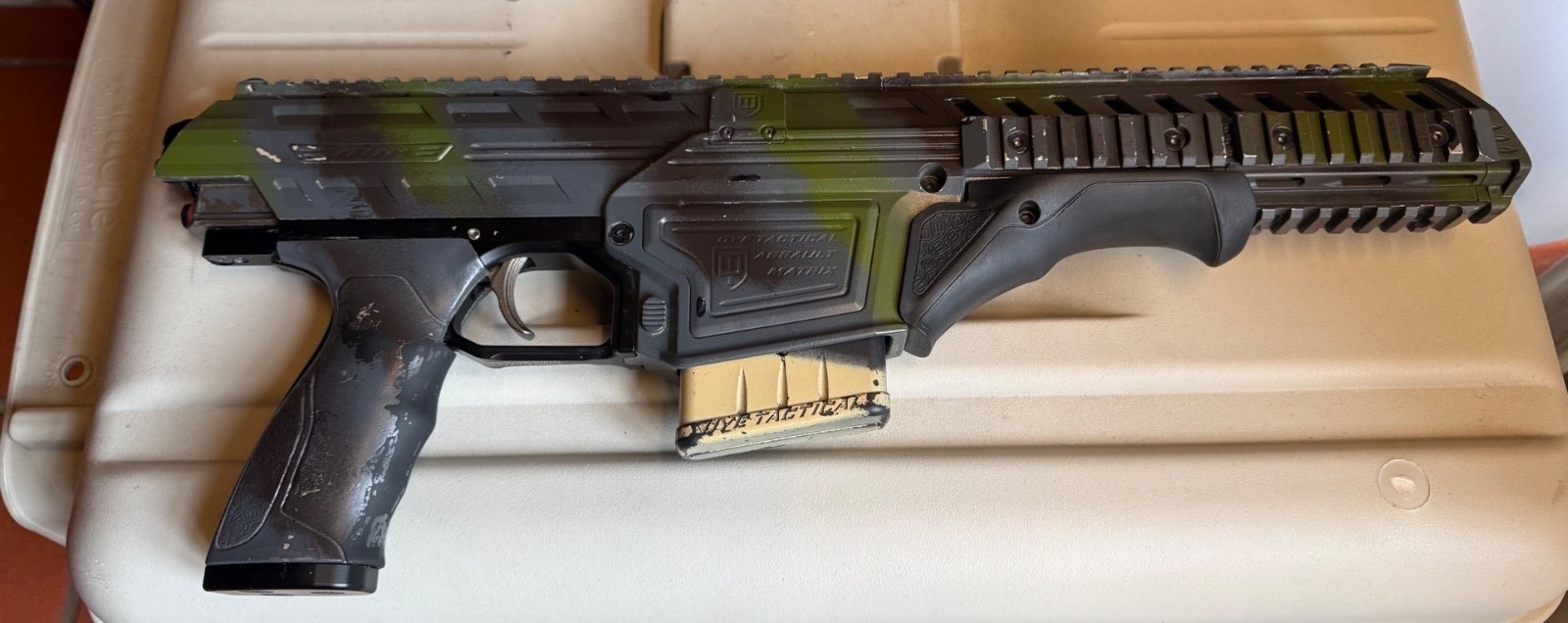 Dye DAM MagFed High End Markierer Custom Camo Top Zustand – Bild 3