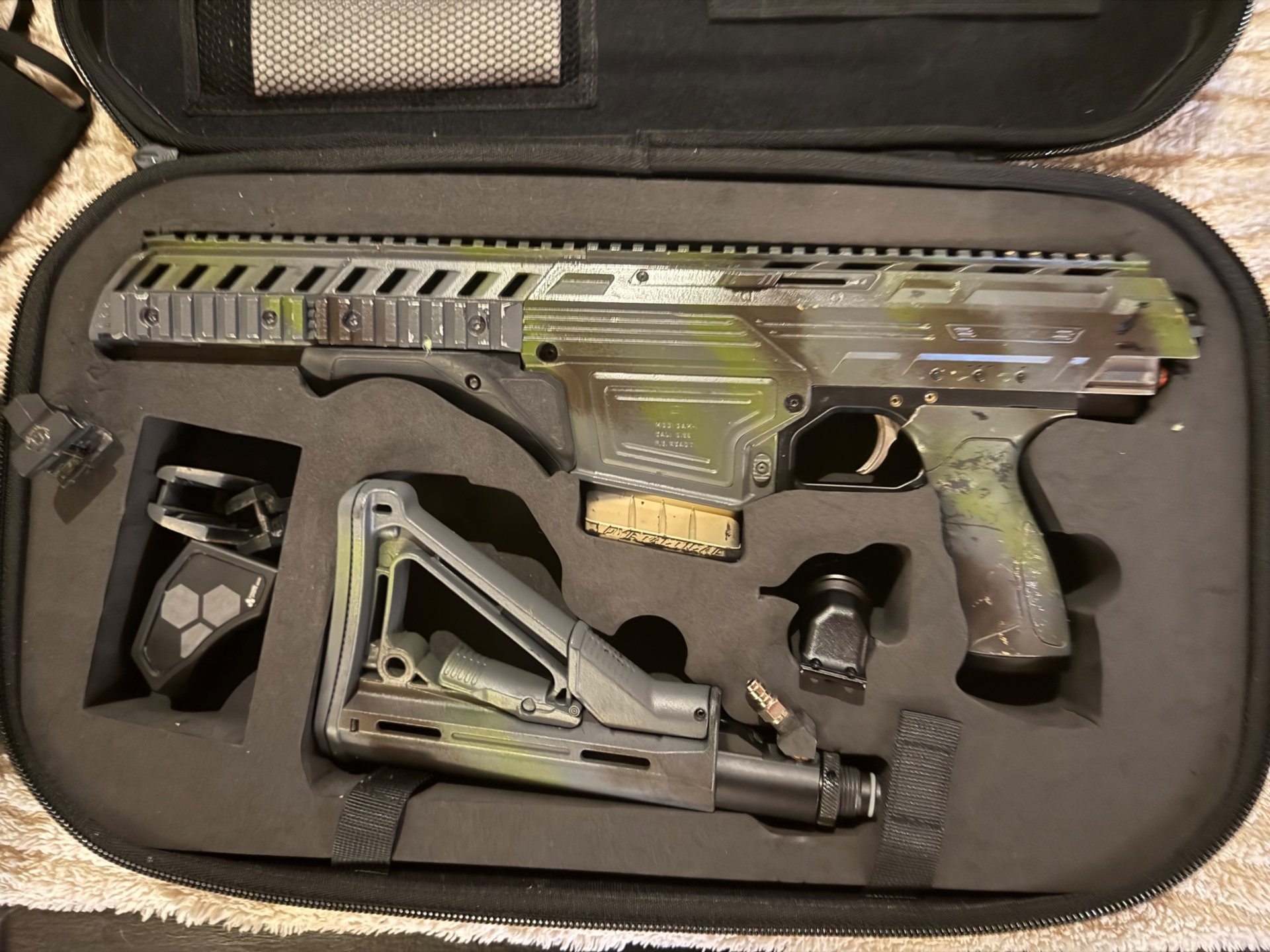 Dye DAM MagFed High End Markierer Custom Camo Top Zustand – Bild 1