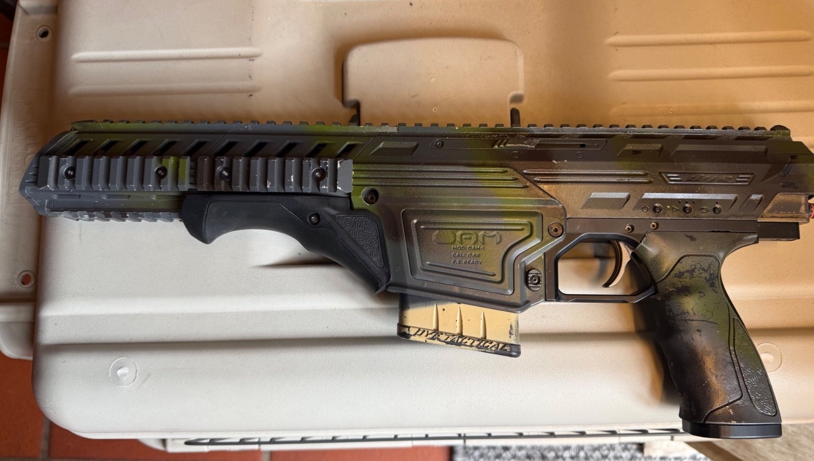 Dye DAM MagFed High End Markierer Custom Camo Top Zustand – Bild 4