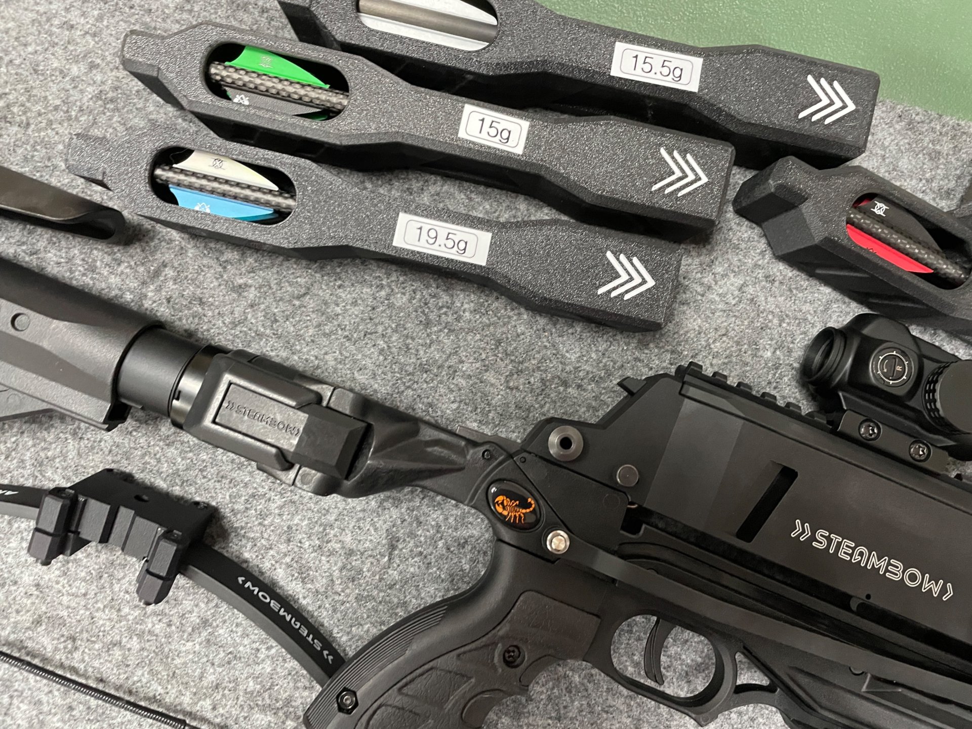 Steambow PD5, Red Dot, 5x Speedloader mit 25 Bolzen, 2x Wurfarm 75 u. 90er – Bild 6