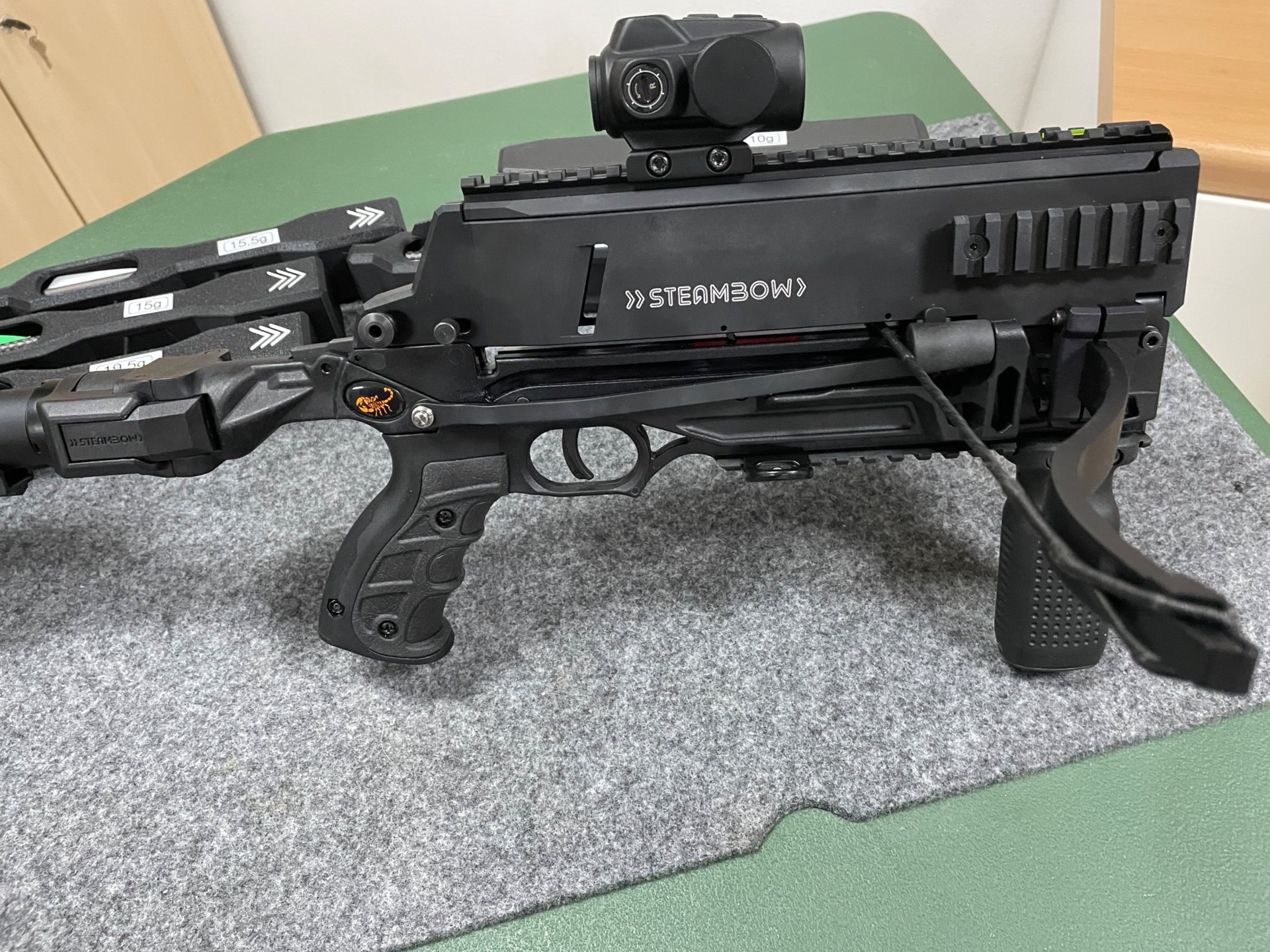 Steambow PD5, Red Dot, 5x Speedloader mit 25 Bolzen, 2x Wurfarm 75 u. 90er – Bild 3