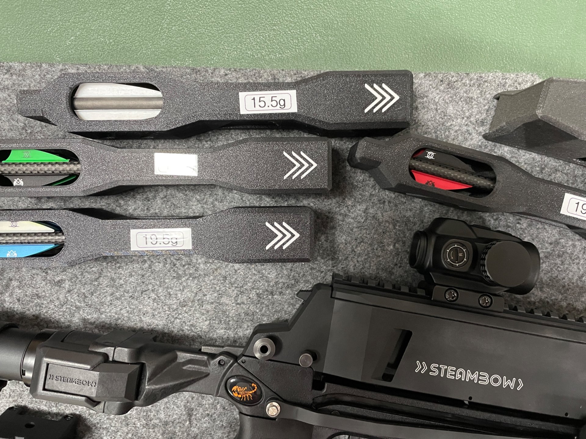 Steambow PD5, Red Dot, 5x Speedloader mit 25 Bolzen, 2x Wurfarm 75 u. 90er – Bild 11