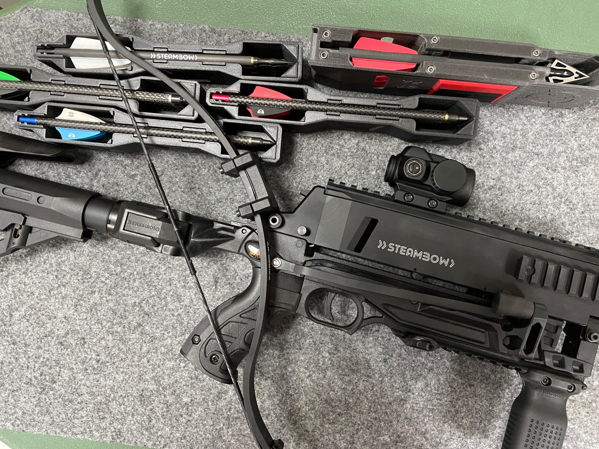 Steambow PD5, Red Dot, 5x Speedloader mit 25 Bolzen, 2x Wurfarm 75 u. 90er – Bild 13