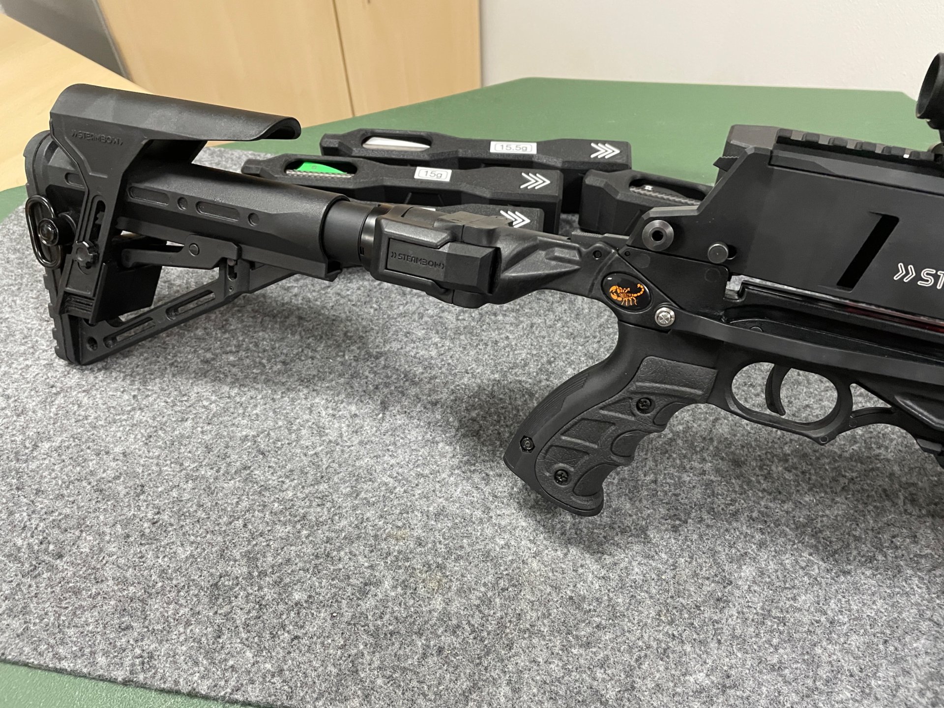 Steambow PD5, Red Dot, 5x Speedloader mit 25 Bolzen, 2x Wurfarm 75 u. 90er – Bild 2