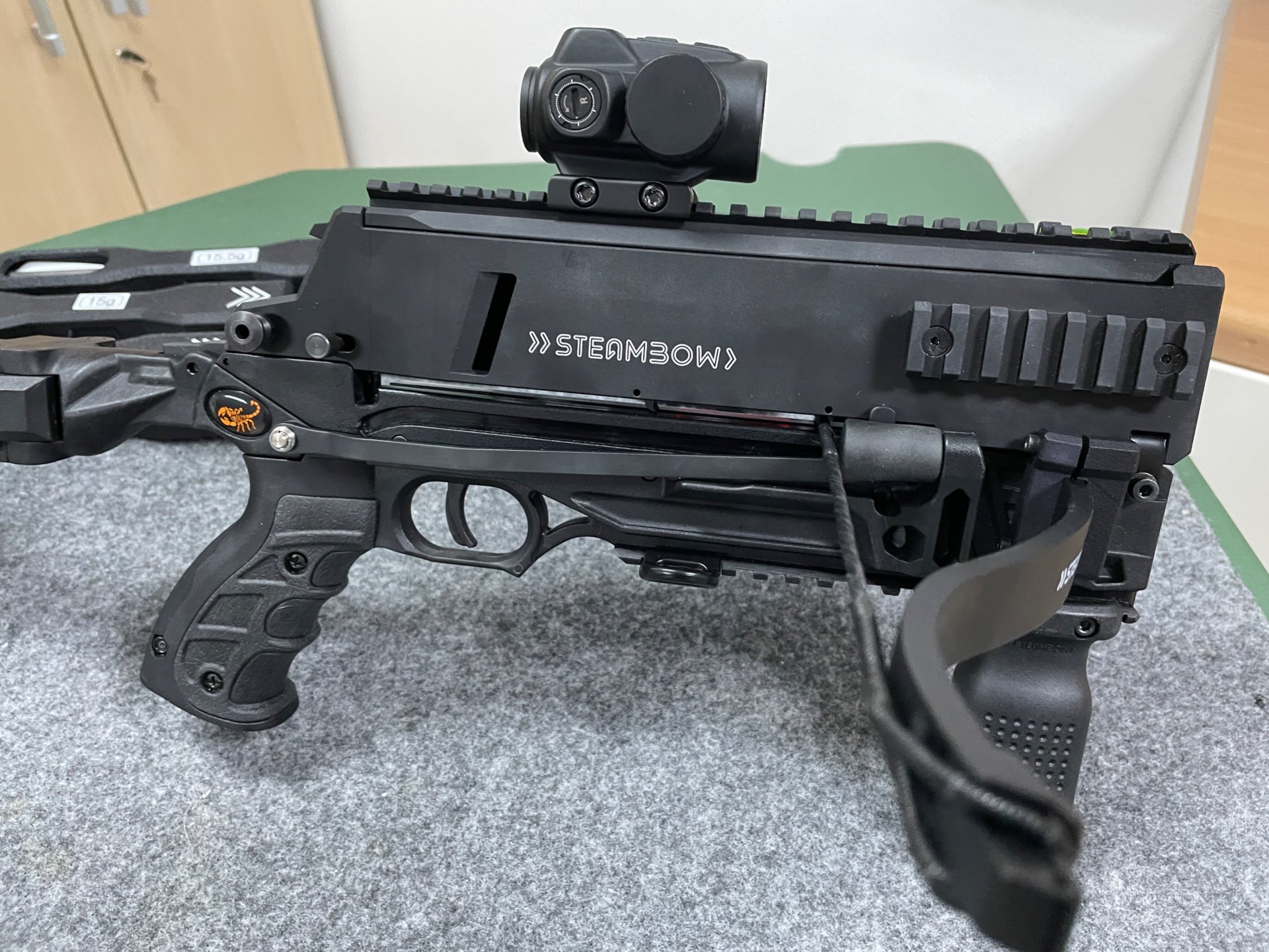 Steambow PD5, Red Dot, 5x Speedloader mit 25 Bolzen, 2x Wurfarm 75 u. 90er – Bild 1