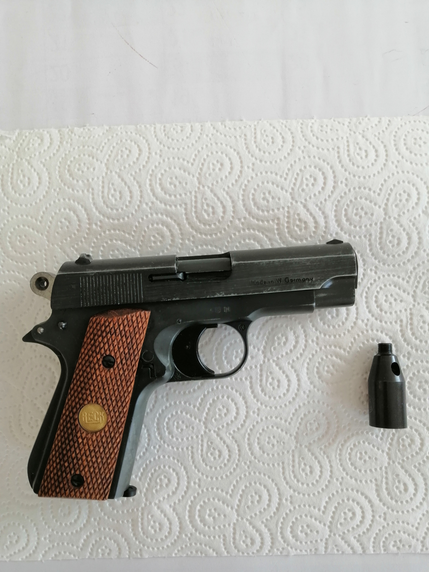 Reck Commander Pistole im Kal. 8mm MIT Schulterholster – Bild 2