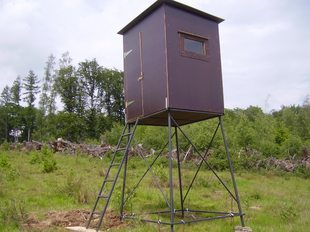 Jagdkanzel,Ansitzeinrichtung,Hochsitz mit Unterbau – Bild 2