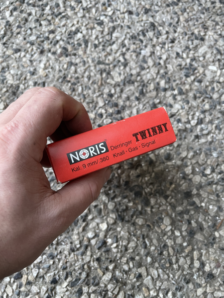 Noris Twinny Derringer Karton Verpackung – immagine 5