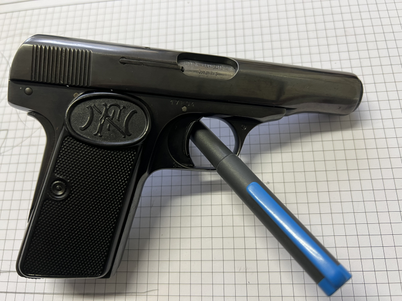 Browning/FN150 9mm mit Holster und Magazin – Bild 2