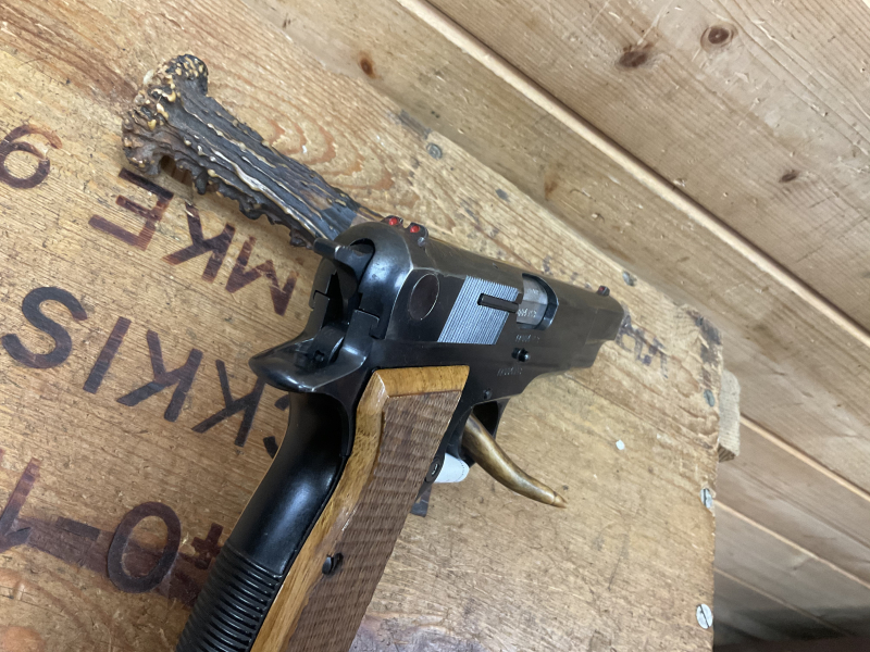 SLP FEG Mod.GKK-45, Kal..45ACP, mit Holzgriffschalen, – Bild 6