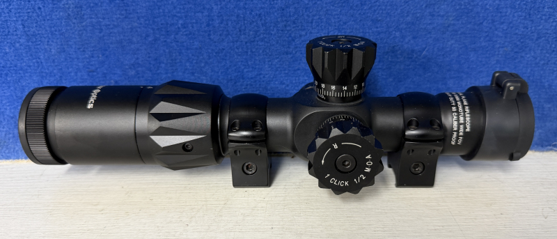 TacVector Optics Zielfernrohr 1-4x24 – obrázek 1
