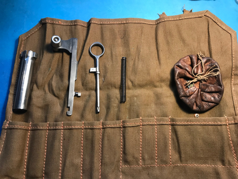 Schweizer Arme Rolltasche Ersatzteile K31 mit Inhalt – Bild 3
