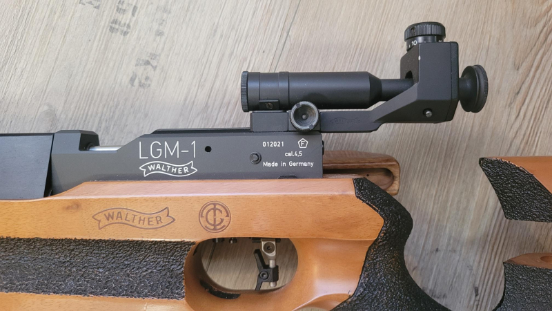 Luftgwehr Walther LGM1, Seitenspanner. links - rechts Schaft, Auflagekeil – Bild 4