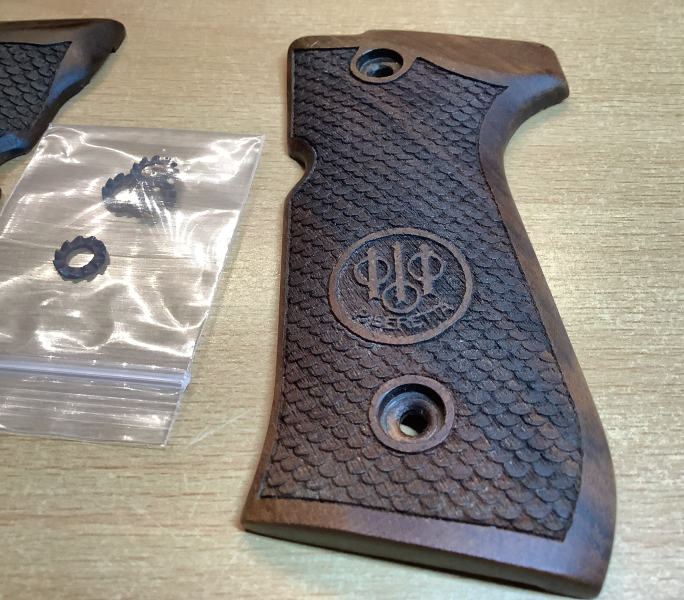 Beretta 92 FS Holzgriffschalen für 9mm o. .22lr – Bild 3