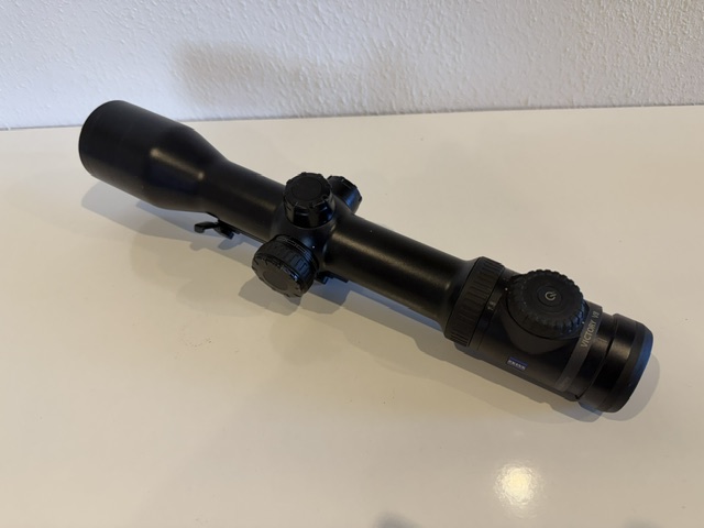 Zeiss V8 1,8-14x50 mit Blaser Montage – Bild 2