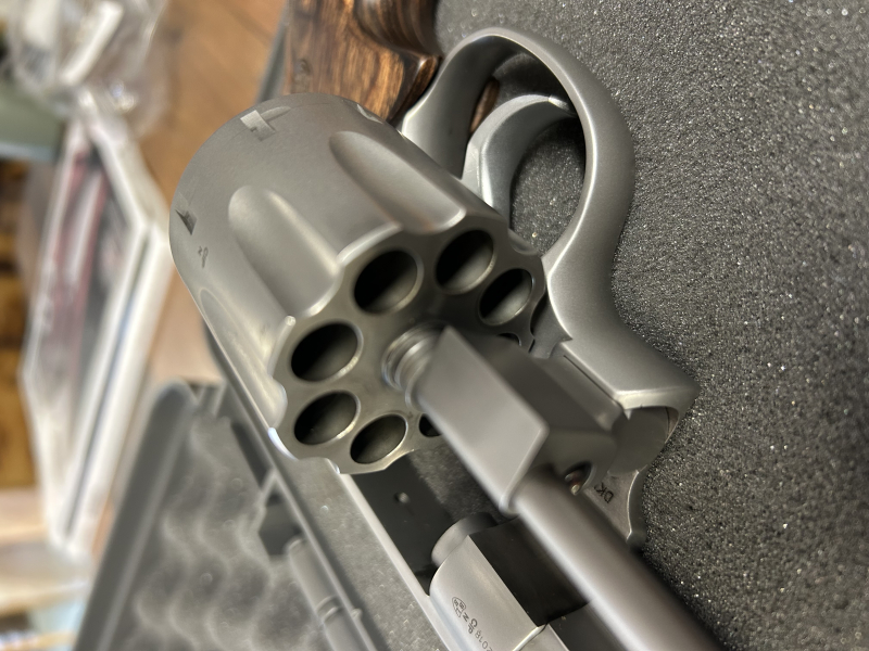 S+W Revolver 627-5. 8 Schuss – obrázek 2