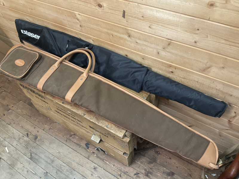 Blaser Gewehrfutteral Typ A, Flinte, 2 Stück, Canvas/Leder braun, Syntetik schwarz, Neuwertig! – stampa 2