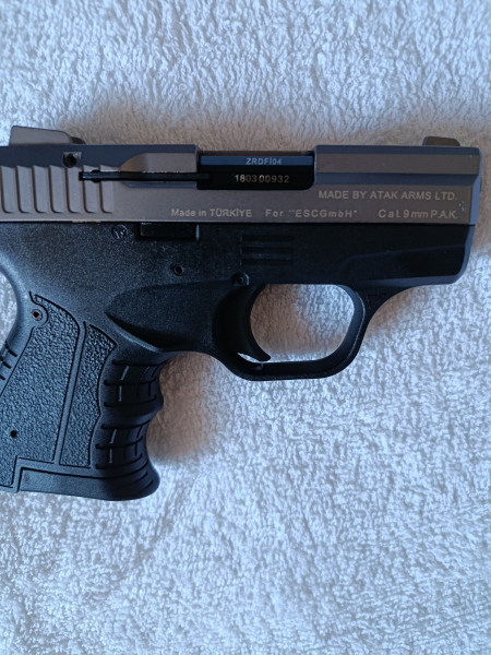 Zoraki 906 Schreckschusswaffe Titan-Optik 9mm P.A.K. mit zwei Magazinen – kuva 2
