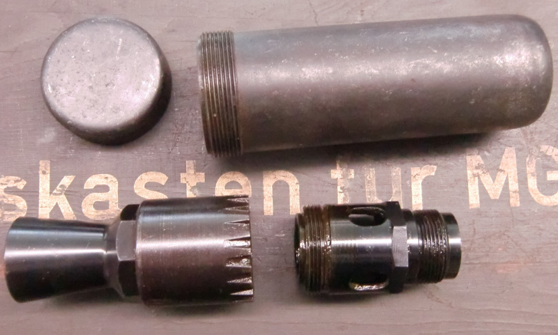 WKII Mündungsbremse für MG 34''Mündungsfeuerdämpfer''der Wehrmacht mit Pufferstück in Petroleumdose – Bild 2