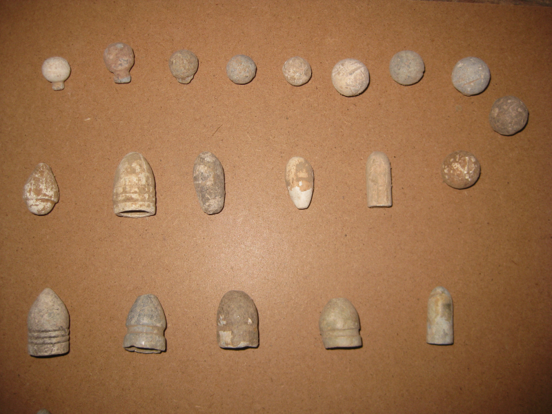 Viele verschiedene historische Vorderladergeschosse – Bild 2
