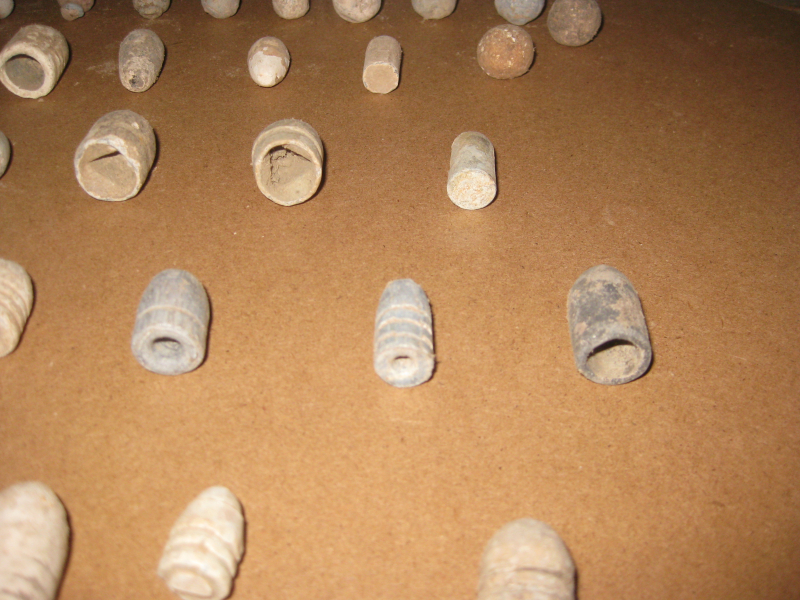 Viele verschiedene historische Vorderladergeschosse – Bild 4