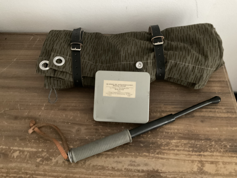 NVA Zeltplane , Vopo Schlagstock , NVA EPA Dose . Kein BGS , Keine BW. – Bild 2