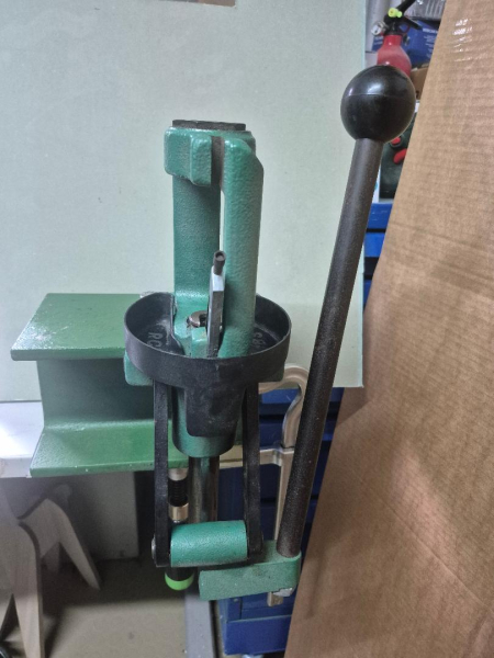 Ladepresse RCBS Rock Chucker 11 auf Träger zum montieren mit Schraubzwinge – Bild 2