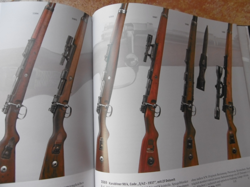 Riesenbuch Waffen Gewehre Pistolen Vorderlader Bajonette – Bild 4