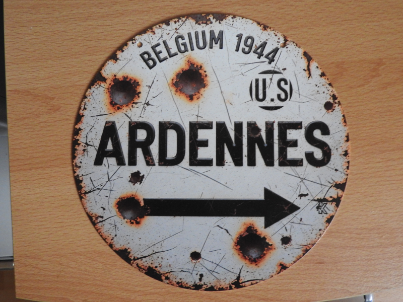 Blechschild zur Erinnerung an die Ardennenoffensive – Bild 1