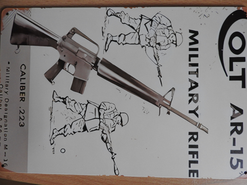 Blech-Werbeschild der Fa. Colt für AR-15 – Bild 1