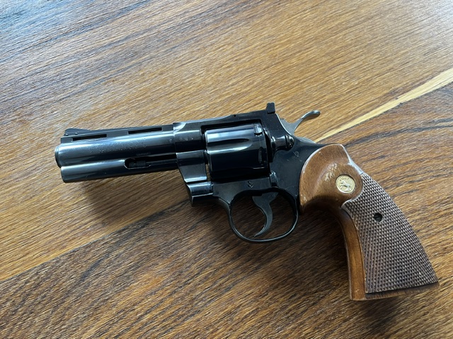 Colt Python 4" 357 Magnum inkl. Holster – obrázek 1
