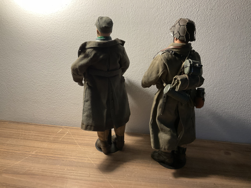 Zwei Deutsche Landser 1/6 , Custom Figuren , P08 , Mp40,Stahlhelm … – Bild 3