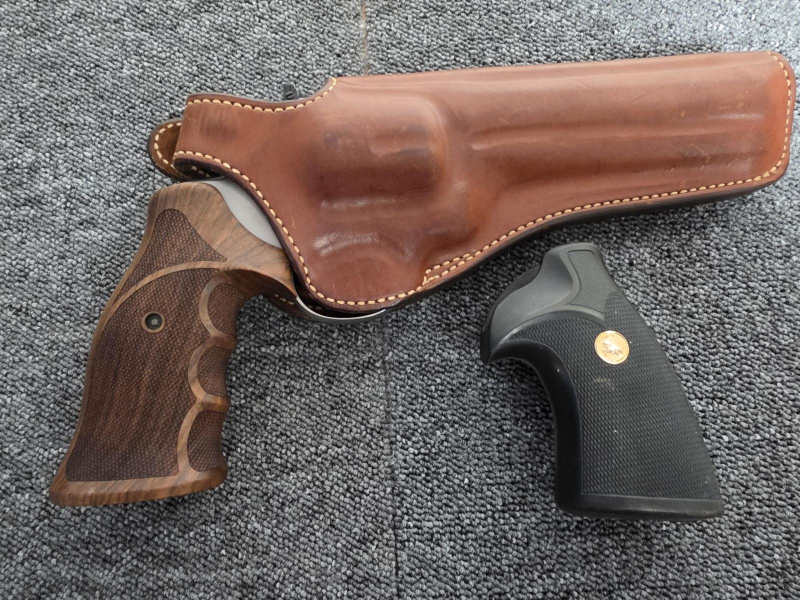 Colt Python 6 Zoll 357 Magnum mit Nill-Griff – Bild 4