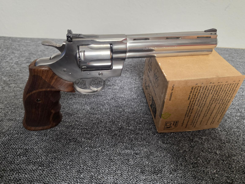 Colt Python 6 Zoll 357 Magnum mit Nill-Griff – Bild 1