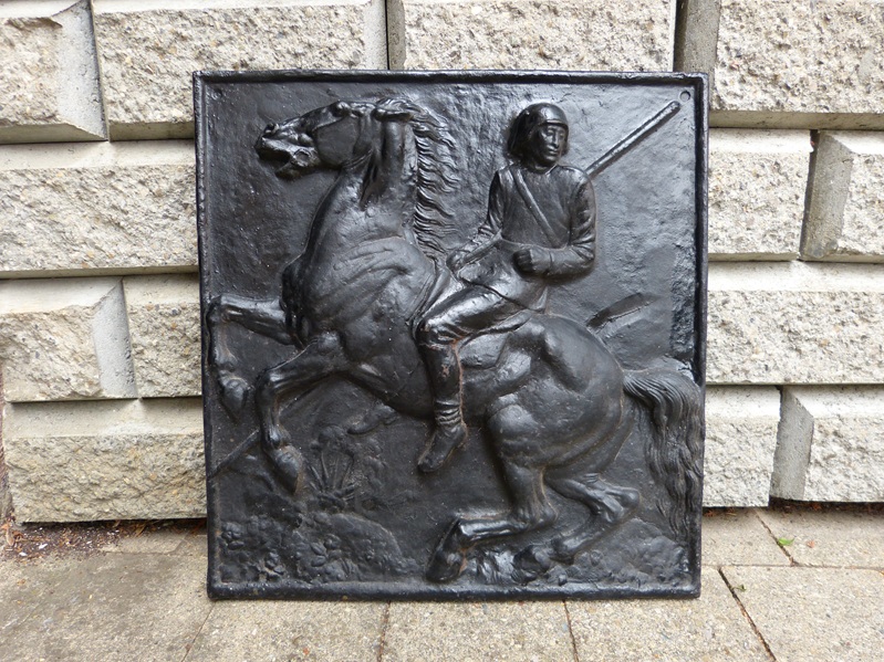 Relief eines Kavallerie Reiters mit Stahlhelm und Gewehr – Bild 1