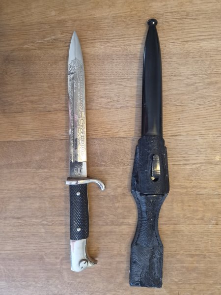 Wehrmacht Bajonett / Extraseitengewehr – Ätzungsklinge „Zur Erinnerung an meine Dienstzeit“ – F.W. H – Bild 2