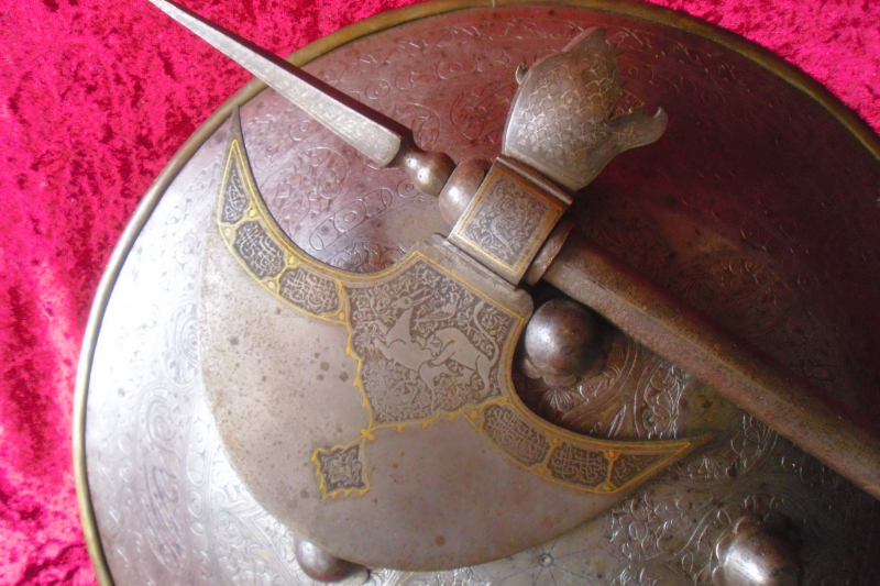 Indopersischer Rundschild, Steitaxt, Kulah Khud – Bild 3