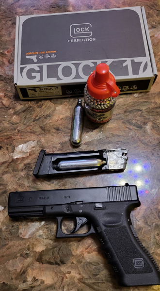 Glock 17 CO2 4,5mm BB mit OVP – Bild 1