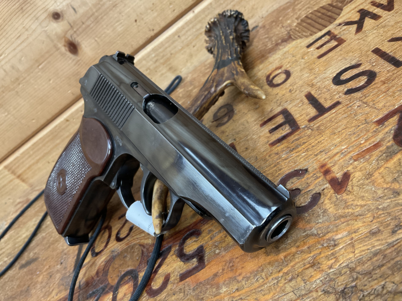 SLP Makarov, Kal.9mmMak. mit 2 Magazinen und Ledertasche!sehr guter Zustand! – Bild 3