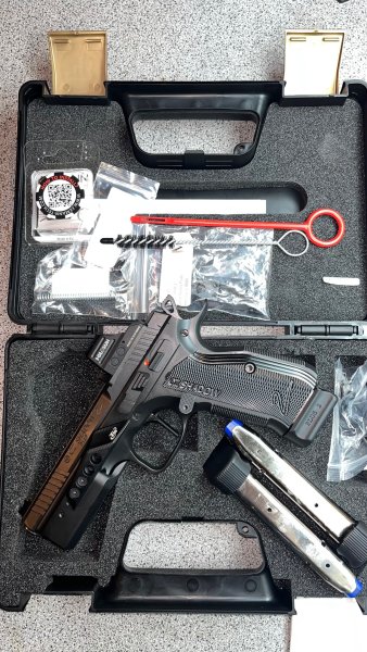 CZ Shadow 2 OR Optics Ready Sondermodel mit Barrel Bushing und SAO Abzug – Bild 3