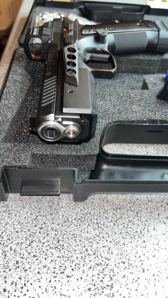 CZ Shadow 2 OR Optics Ready Sondermodel mit Barrel Bushing und SAO Abzug – Bild 4