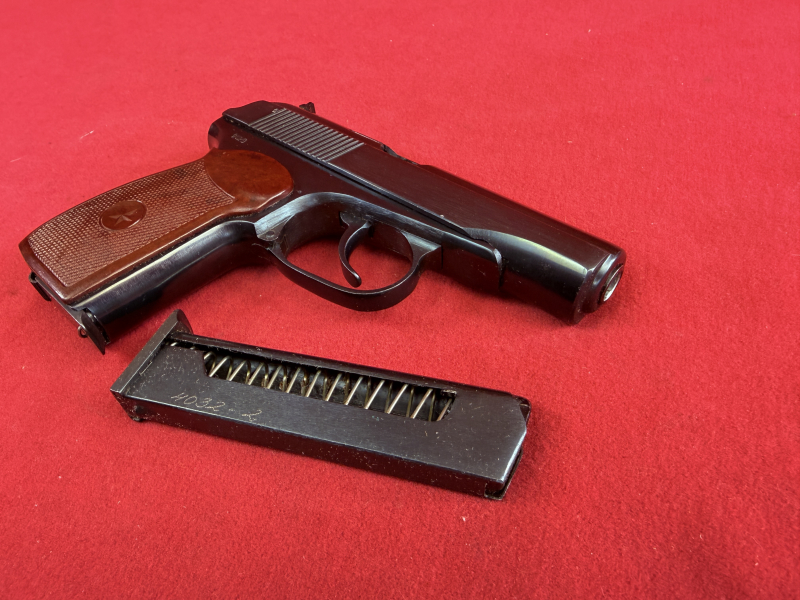 Makarov 9mm Mak. zwei Magazine, – Bild 4