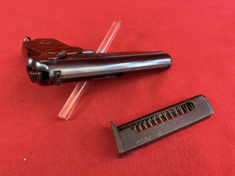 Makarov 9mm Mak. zwei Magazine, – Bild 5