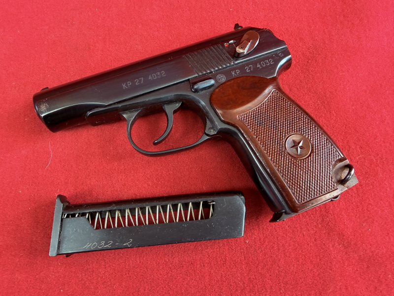 Makarov 9mm Mak. zwei Magazine, – Bild 1