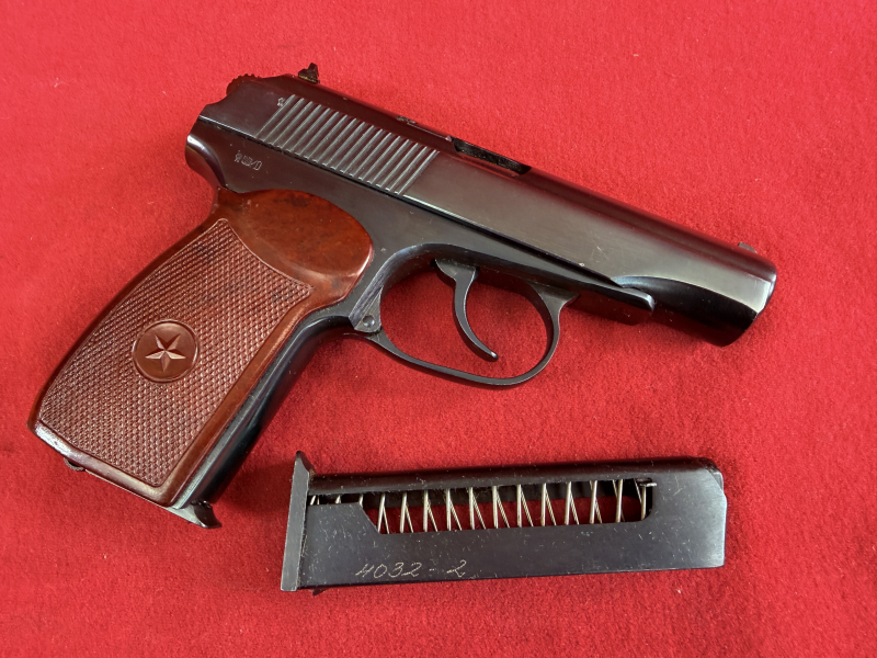 Makarov 9mm Mak. zwei Magazine, – Bild 3